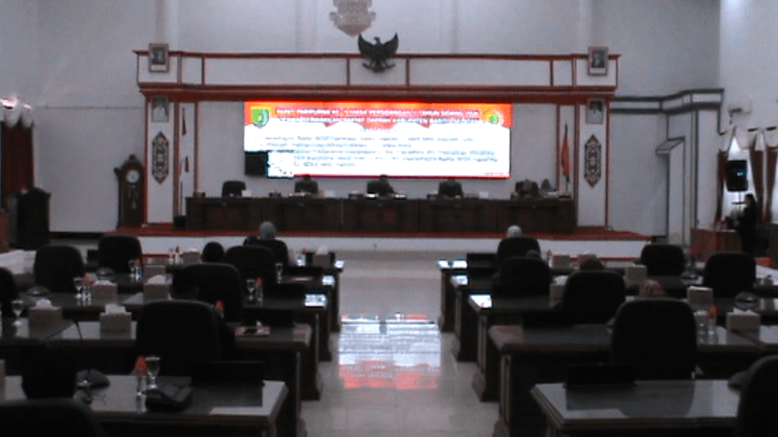 tiga-fraksi-dprd-barsel-terima-dua-ranperda-usulan-bupati