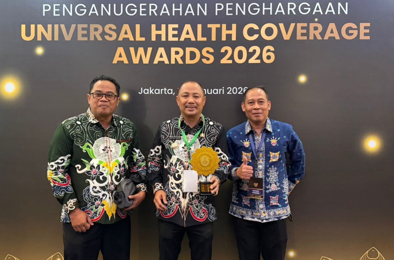bupati-barsel-eddy-raya-samsuri-raih-penghargaan-uhc-awards-2026-dari-bpjs-kesehatan