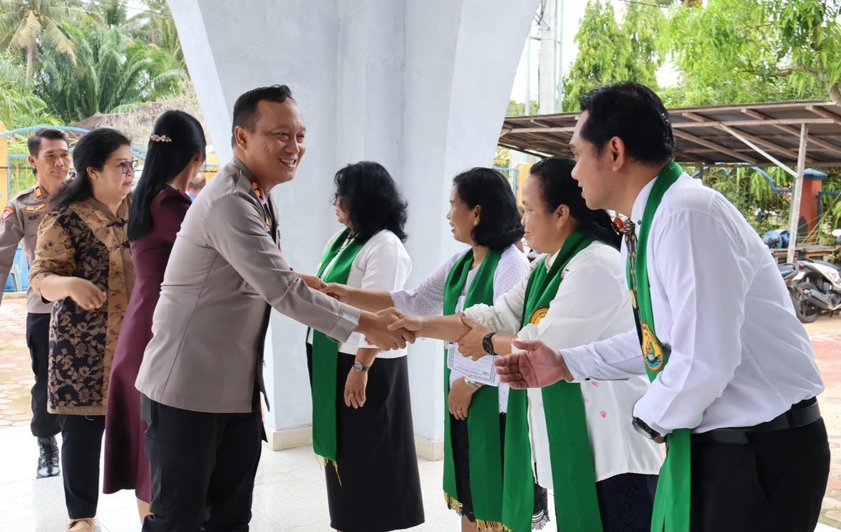 implementasi-polri-untuk-masyarakat,-kapolres-barsel-laksanakan-minggu-kasih-bersama-jemaat-gereja-parapah