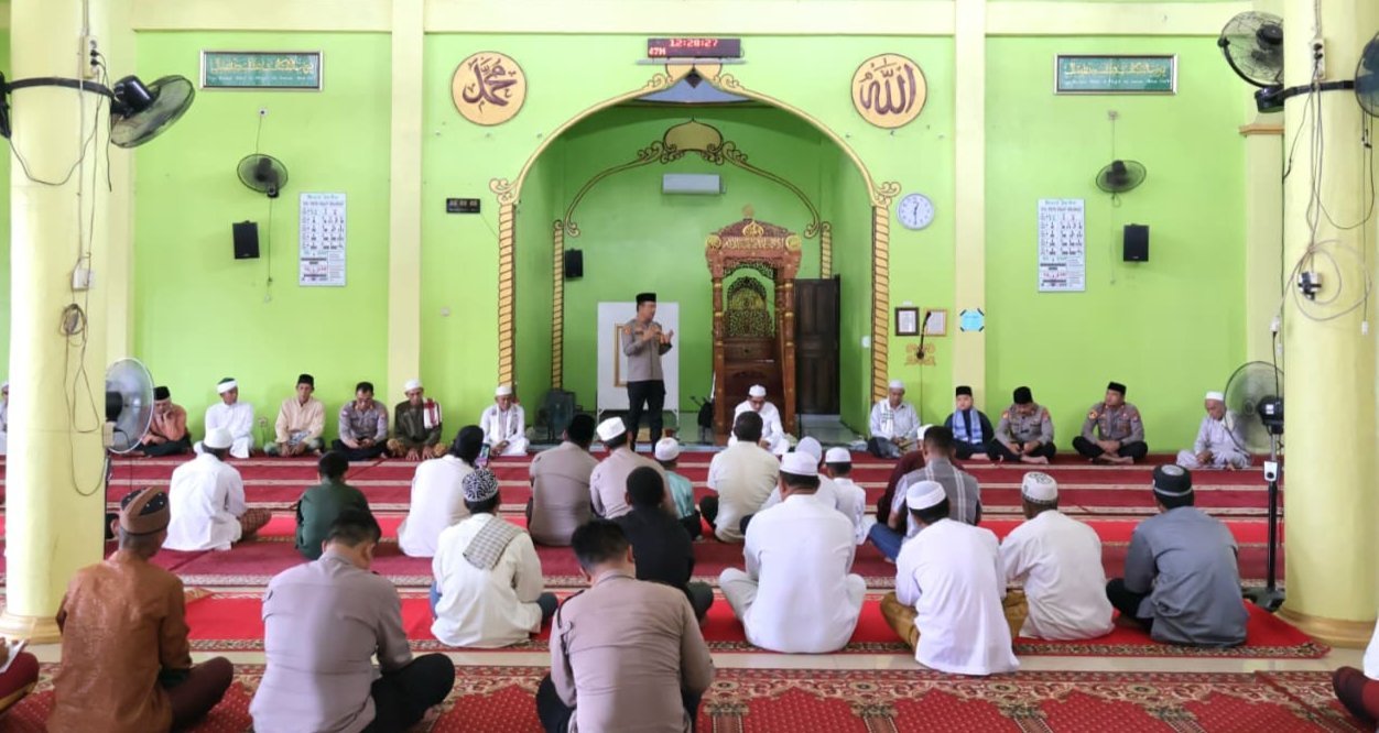 kapolres-barsel-sambangi-masjid-an-nur-sampaikan-pesan-keamanan