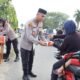 polres-barito-selatan-bagi-takjil-gratis‎