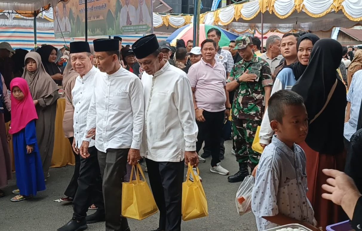 ketua-komisi-iii-dprd-barsel-imbau-pedagang-jaga-kebersihan-di-pasar-ramadan-plaza-beringin