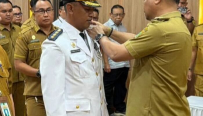 Achmad Mutahir Resmi Dilantik Jadi Camat Dusun Selatan, Bupati Tekankan Peningkatan Pelayanan Publik
