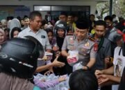 Mako Satmapta Diserbu Warga, Kapolres Barsel AKBP Jecson R Hutapea Dikepung Saat Bagi Takjil‎