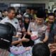 mako-satmapta-diserbu-warga,-kapolres-barsel-akbp-jecson-r-hutapea-dikepung-saat-bagi-takjil‎