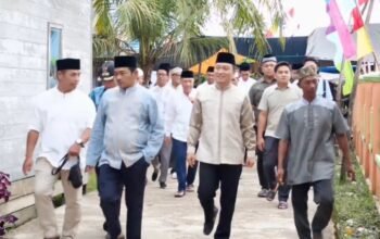 safari-ramadhan-di-dusun-utara,-wabup-barsel-serahkan-bantuan-karpet-untuk-masjid-desa-marawan-lama