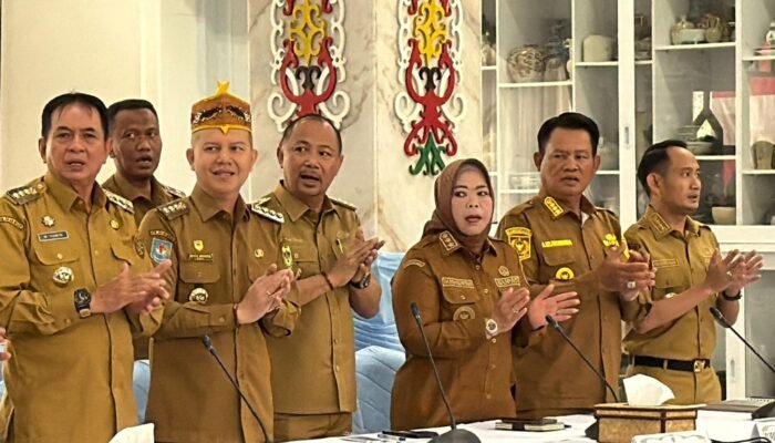 Bupati Barsel Hadiri Rapat Pimpinan Bahas Program Kartu Huma Betang Sejahtera di Palangka Raya