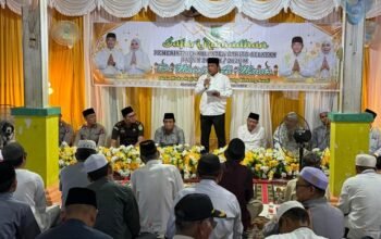 wabup-barsel-safari-ramadan-di-desa-muka-haji,-serahkan-bantuan-karpet-untuk-masjid-al-munir