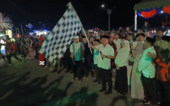 bupati-barsel-lepas-pawai-tanglong-bagarakan-sahur-ramadhan-1447-h-di-water-front-city