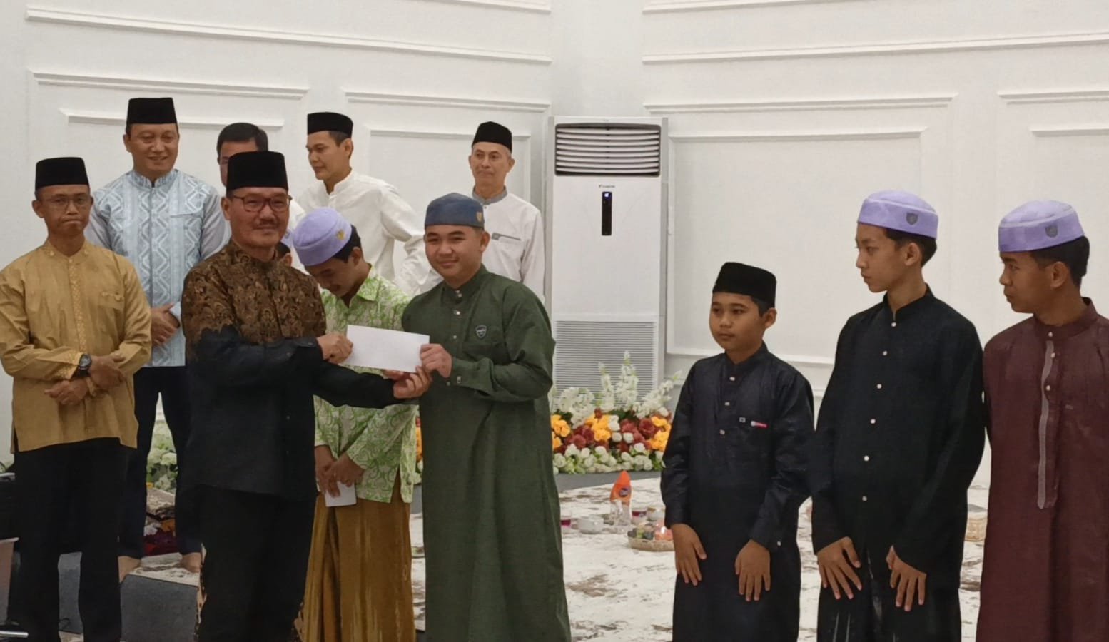 ketua-dprd-barsel-hadiri-buka-puasa-bersama-dan-peresmian-rumah-jabatan-wakil-bupati