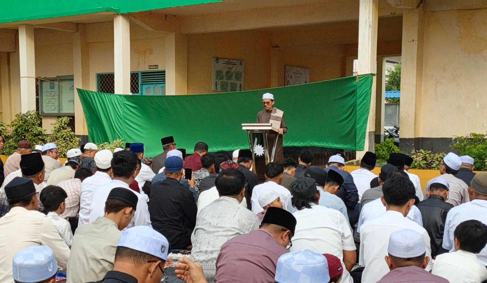 ‎muhammadiyah-barito-selatan-gelar-salat-id-lebih-awal,-ratusan-jamaah-padati-komplek-perguruan-muhammadiyah-di-buntok