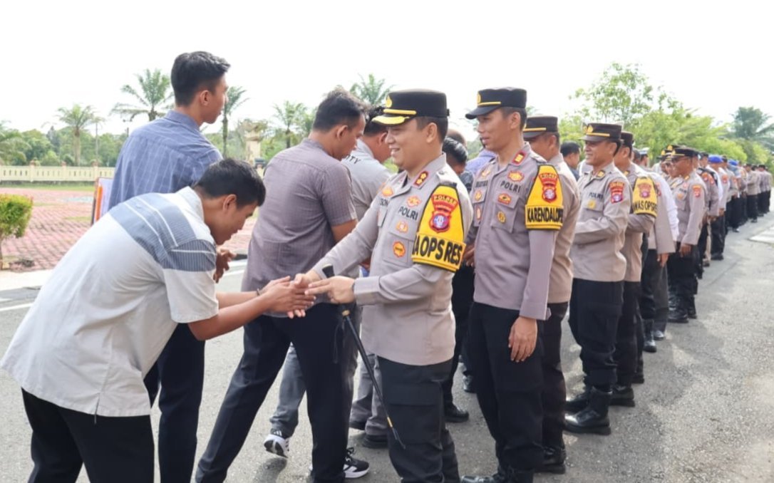 kapolres-barsel-pimpin-apel-pagi-dan-halalbihalal-bersama-personel