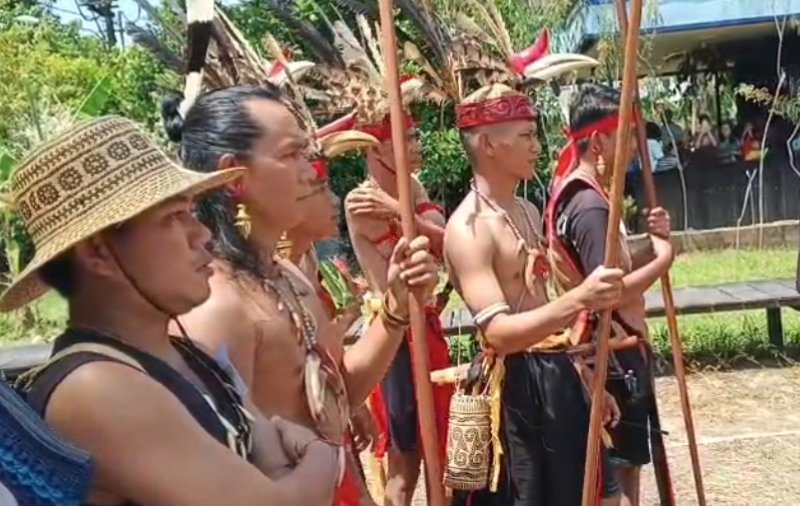festival-daren-kanderang-tingang-jadi-wadah-pelestarian-budaya-dan-penguatan-umkm-di-barito-selatan
