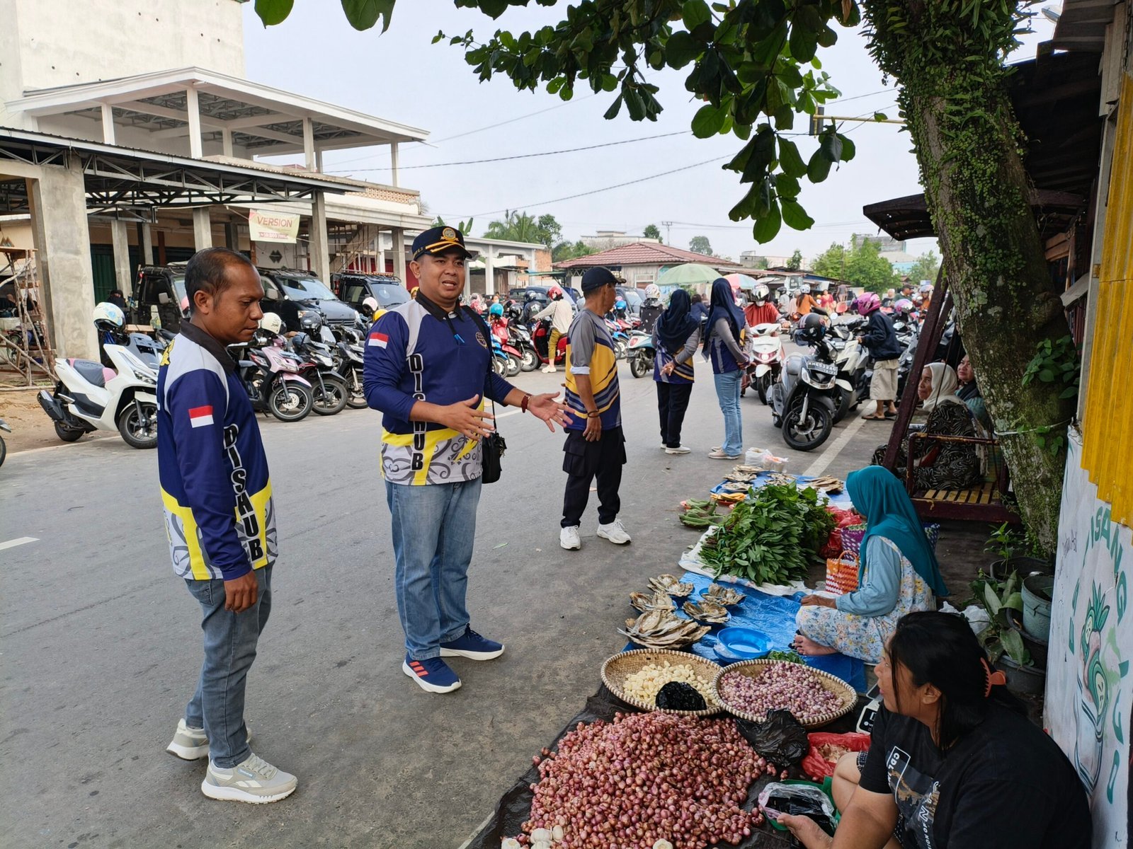 dishub-barito-selatan-tertibkan-parkir-di-kawasan-pasar-subuh-buntok