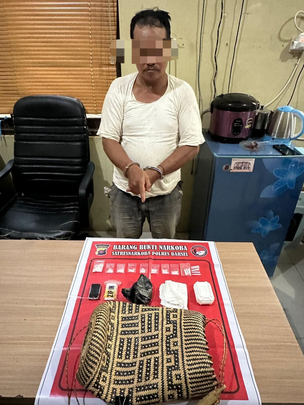 satresnarkoba-polres-barsel-amankan-pria-56-tahun-dengan-16-paket-sabu