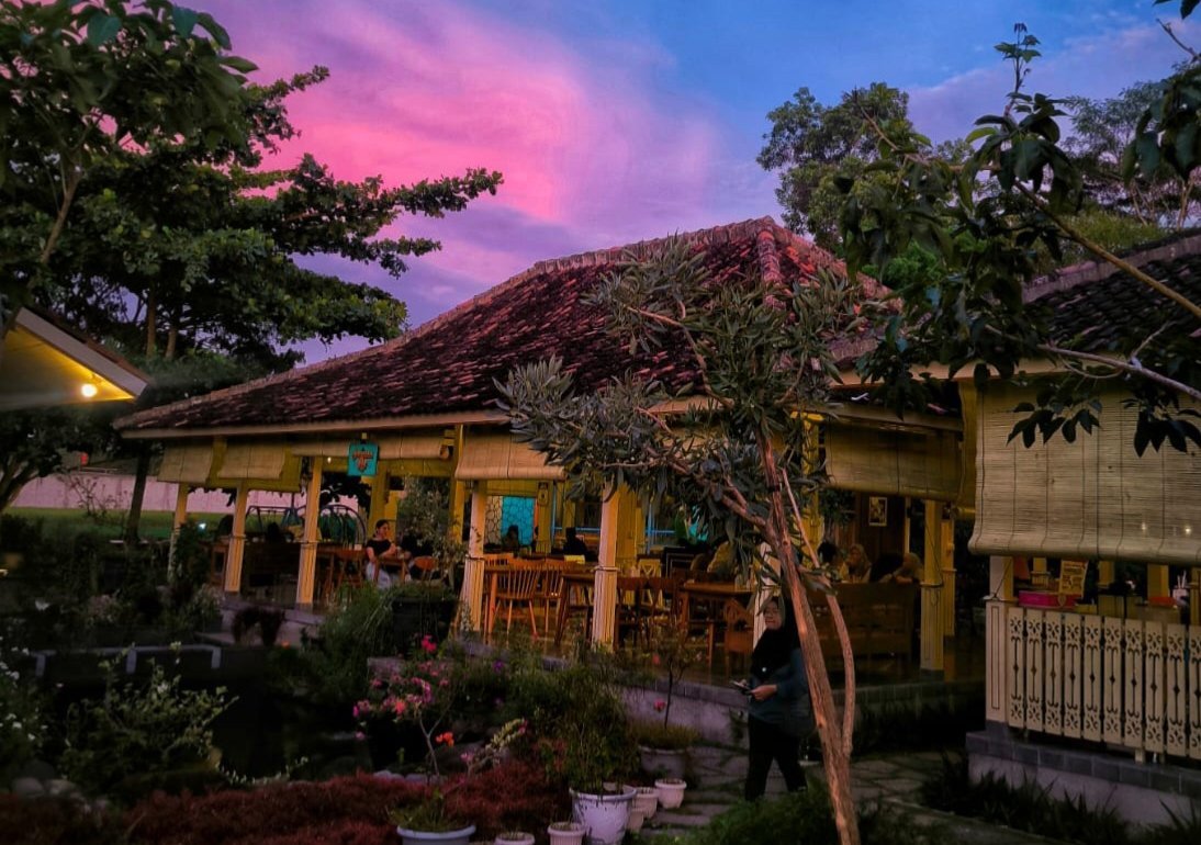 pawon-remboelan,-destinasi-kuliner-jawa-timur-yang-memikat-di-yogyakarta