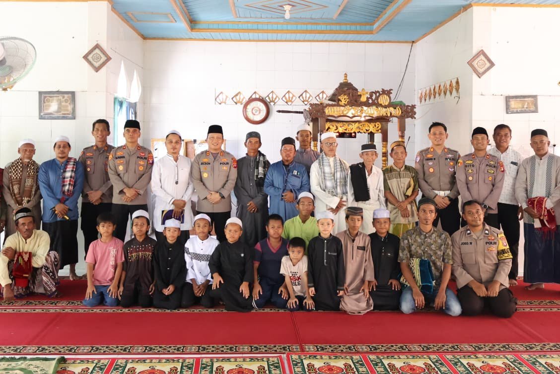 silaturahmi-kamtibmas,-kapolres-barsel-gelar-jumat-curhat-bersama-jemaah-masjid-kuba-danau-ganting