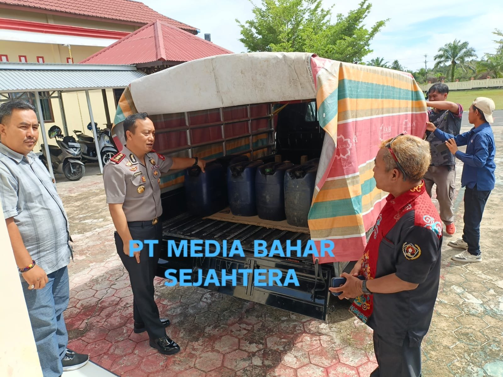 antrean-bbm-buntok-terkuak!-polres-barsel-bongkar-dugaan-mafia-pertalite-subsidi,-ratusan-liter-diamankan