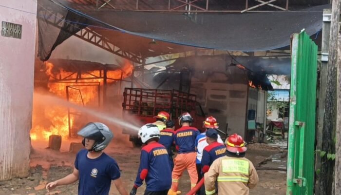 Gudang LPG di Jl Kaladan, Buntok Terbakar, Api Merembet ke Rumah Pensiunan PNS