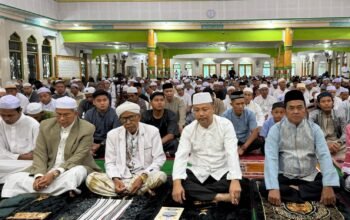 bupati-dan-wabup-barsel-sholat-idul-adha-bersama-ribuan-warga-di-masjid-agung-baiturrahman-buntok