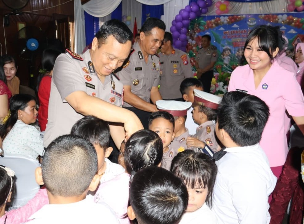 kapolres-barito-selatan-lepas-31-peserta-didik-tk-kemala-bhayangkari-cabang-16-buntok