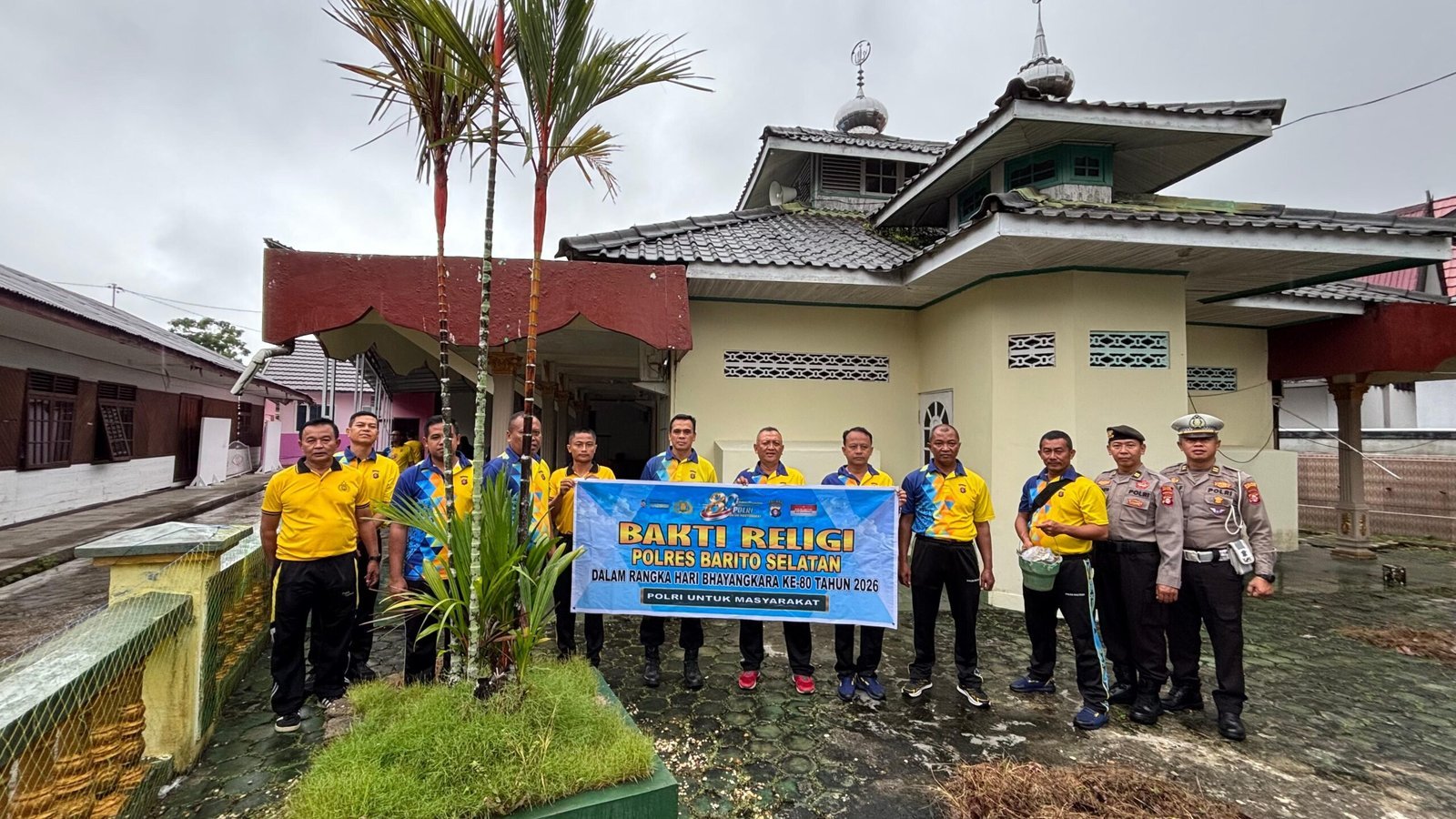 menyambut-hari-bhayangkara-ke-80,-polres-barito-selatan-dan-polsek-jajaran-gelar-bakti-religi-bersihkan-tempat-ibadah