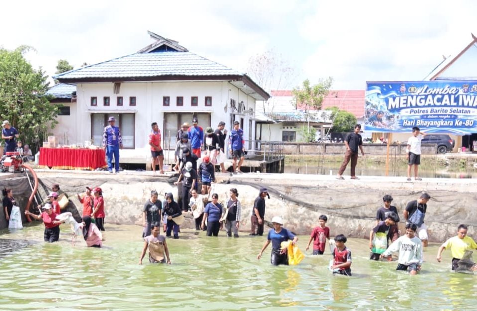 semarak-hut-bhayangkara-ke-80,-wakapolres-barito-selatan-buka-lomba-mengacal-iwak-kapolres-cup-2026,-5.000-ikan-ditebar-dan-diikuti-170-peserta