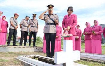 jelang-hut-bhayangkara-ke-80,-polres-barito-selatan-gelar-ziarah-dan-tabur-bunga-di-tmp-abdi-kencana