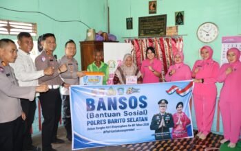 hut-bhayangkara-ke-80,-polres-barito-selatan-salurkan-80-paket-bansos-untuk-warga-kurang-mampu