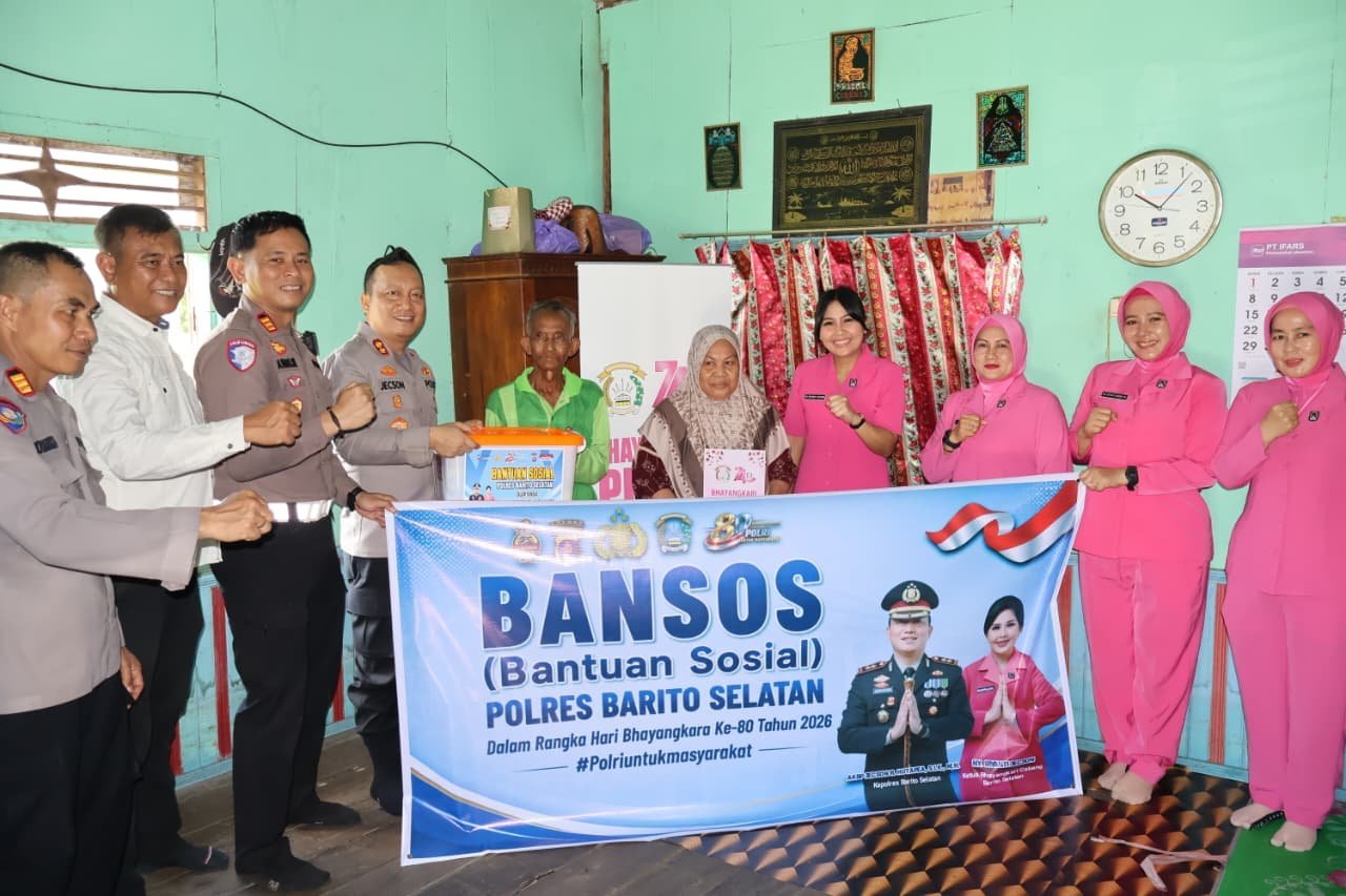 hut-bhayangkara-ke-80,-polres-barito-selatan-salurkan-80-paket-bansos-untuk-warga-kurang-mampu