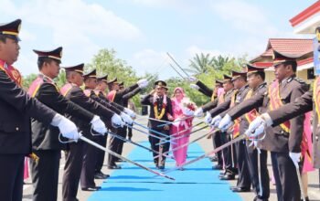upacara-pedang-pora -warnai-pelepasan-tiga-perwira-polres-barito-selatan-masuki-masa-pensiun