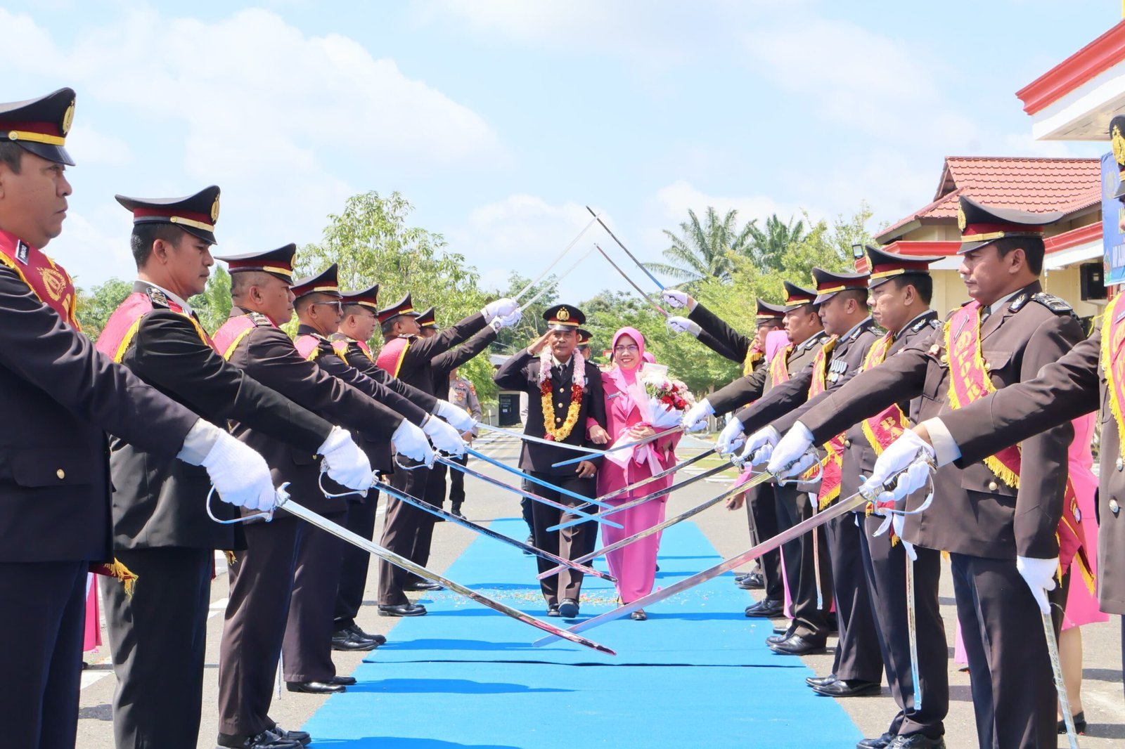 upacara-pedang-pora -warnai-pelepasan-tiga-perwira-polres-barito-selatan-masuki-masa-pensiun