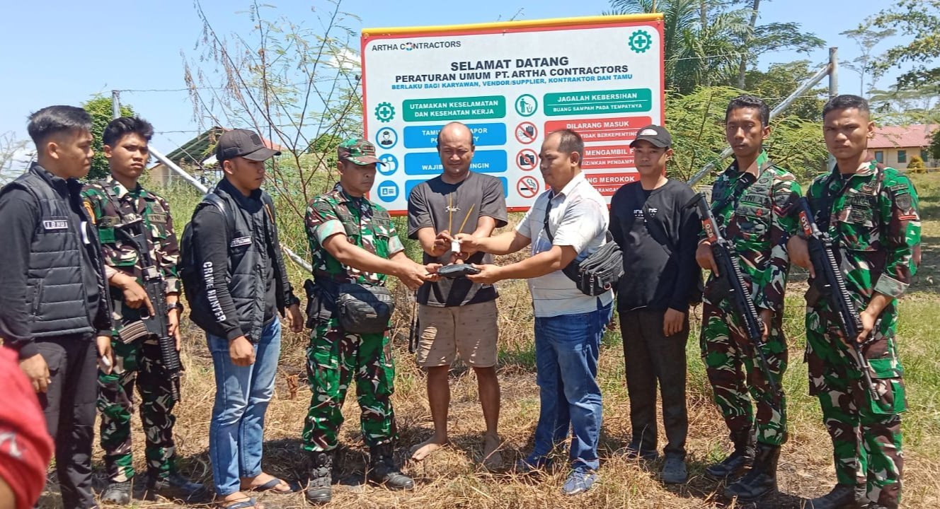 kodim-1012/buntok-amankan-dua-terduga-pencuri-aset-perusahaan-sitaan-satgas-pkh,-satu-paket-diduga-sabu-turut-disita