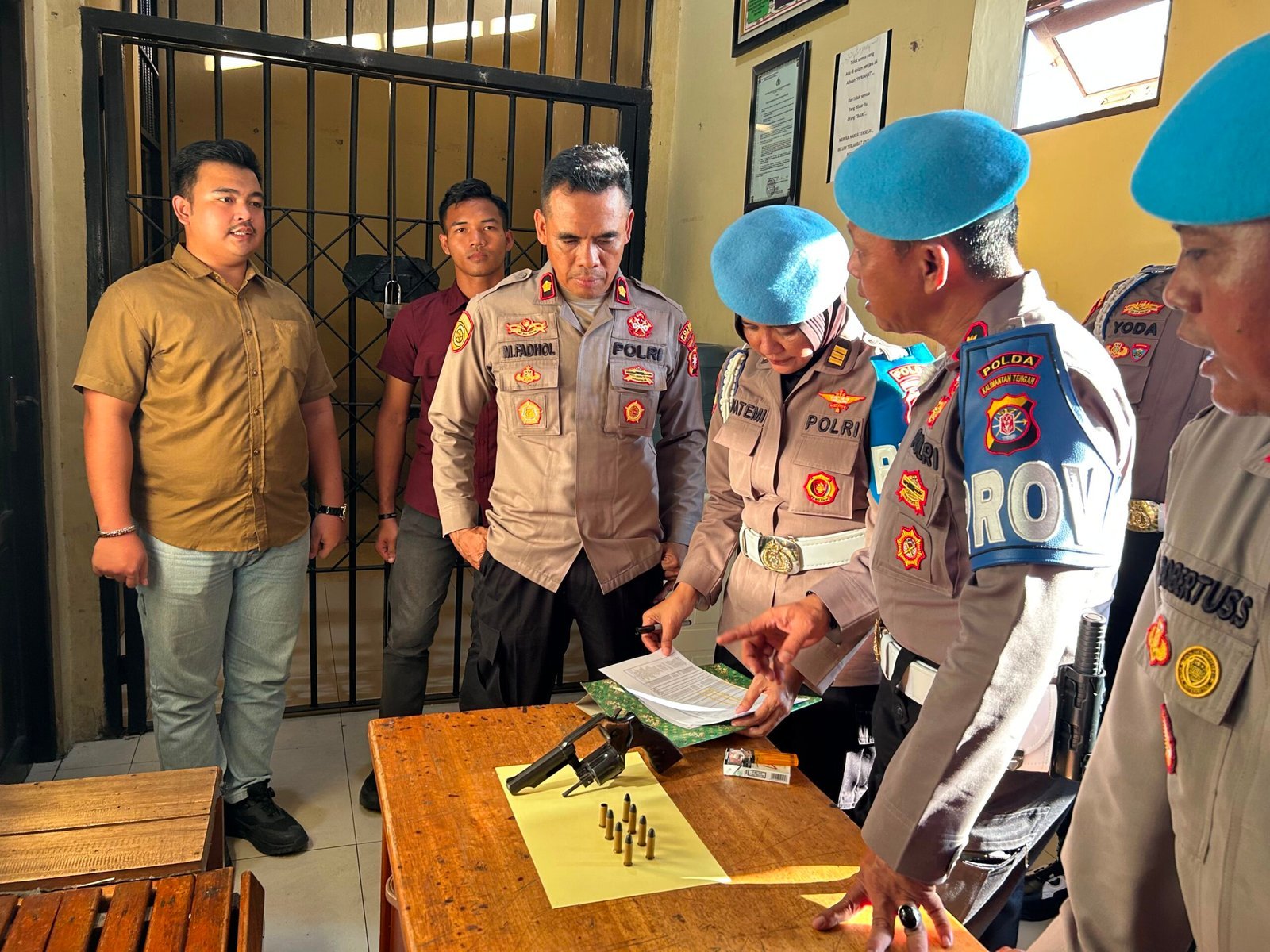 bid-propam-polda-kalteng-periksa-disiplin-dan-senpi-personel-polres-barito-selatan