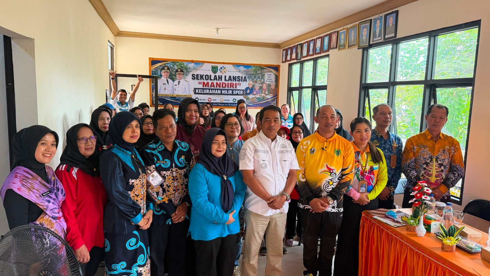 wakil-bupati-barito-selatan-resmikan-sekolah-lansia-“mandiri”,-dorong-lansia-sehat-dan-produktif-menuju-indonesia-emas-2045