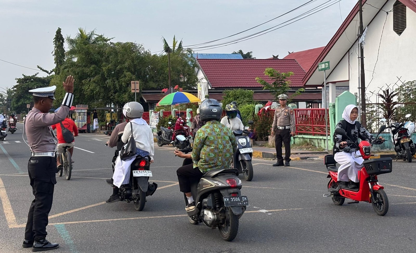 personel-polres-barsel-intensifkan-gatur-pagi,-jaga-kelancaran-lalu-lintas-di-kota-buntok