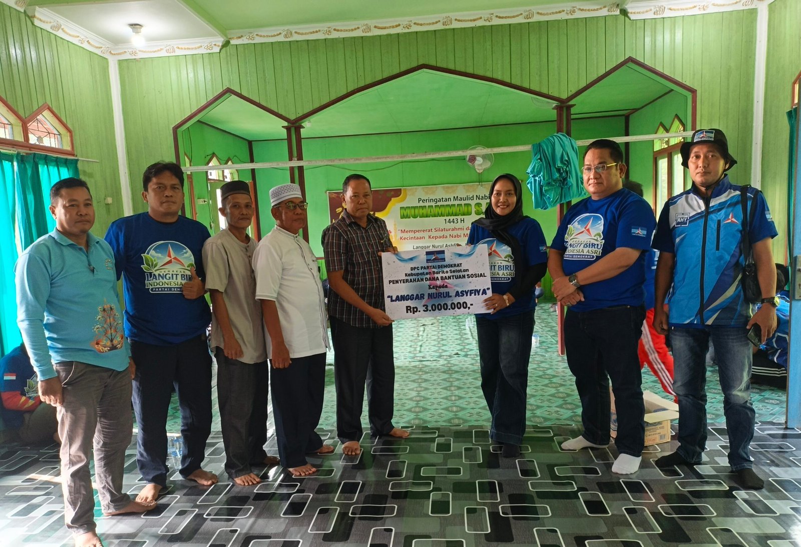 hut-ke-25,-partai-demokrat-barsel-gelar-bakti-sosial-dan-gotong-royong-di-langgar-nurul-ashfiya