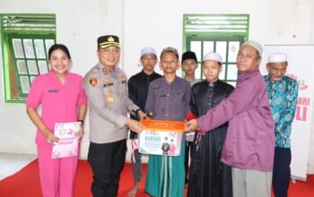 polres-barsel-tebar-81-paket-bansos-dan-bendera-merah-putih-sambut-hut-ke-81-ri