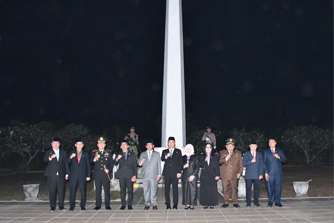 jelang-hut-ke-81-ri,-kapolres-barsel-pimpin-apel-kehormatan-dan-renungan-suci-di-tmp-abdi-kencana