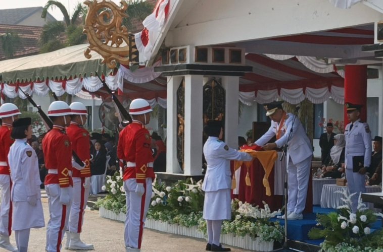 bupati-eddy-raya-samsuri-pimpin-upacara-hut-ke-81-ri-di-barito-selatan