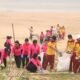 polres-barsel-bergerak,-pantai-gosong-dibersihkan-dukung-gerakan-indonesia-asri
