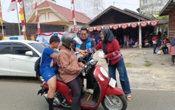 kabut-asap-makin-pekat,-demokrat-barsel-bagikan-masker-gratis-untuk-warga
