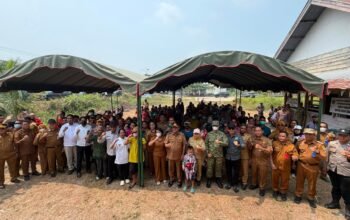 wabup-barsel-serahkan-bantuan-pangan,-imbau-warga-waspadai-karhutla-dan-kabut-asap