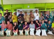 Warga Malungai Raya Dapat Bantuan Cadangan Pangan, Wabup Barsel Tekankan Kewaspadaan Karhutla