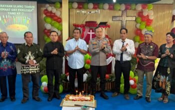 HUT ke-2 Jemaat GKE Ekklesia Buntok, Wabup Khristianto Yudha Ajak Jemaat Jadi Berkat dan Perekat Kerukunan