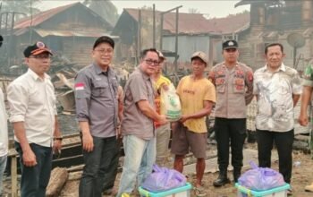 pemkab-barsel-salurkan-bantuan-kepada-korban-kebakaran-di-pendang
