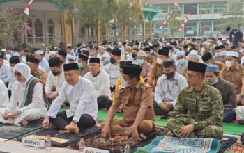 barsel-dilanda-karhutla-serta-kabut-asap,-bupati-eddy-raya-dan-wakil-bupati-sholat-istiqo-dan-doa-bersama-memohon-hujan