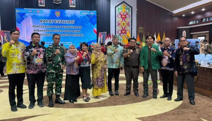 Karhutla Barsel Makin Mengkhawatirkan, Bupati Eddy Raya Paparkan Langkah Tanggap Darurat di Rapat Evaluasi