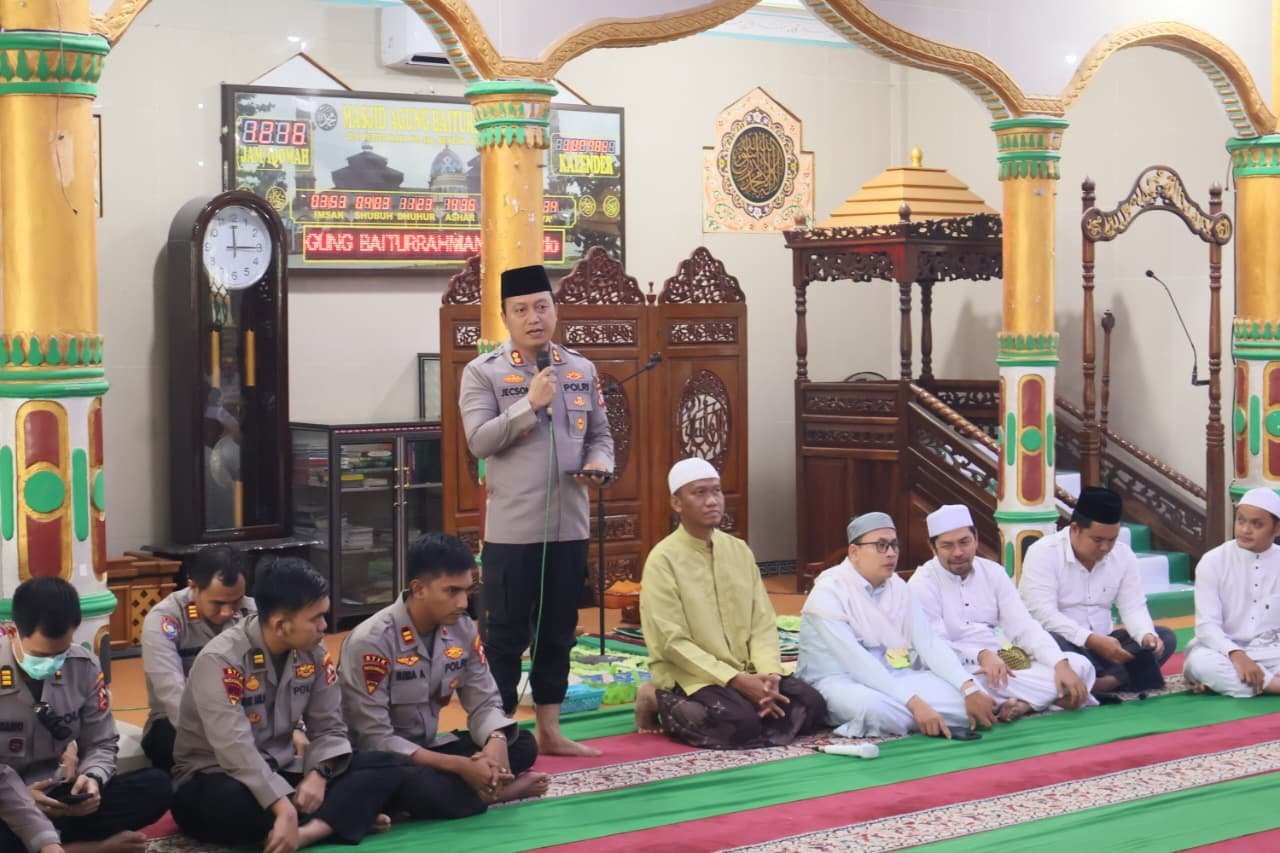 jumat-curhat-jadi-momen-perpisahan,-kapolres-barsel-pamit-kepada-jamaah-masjid-baiturrahman