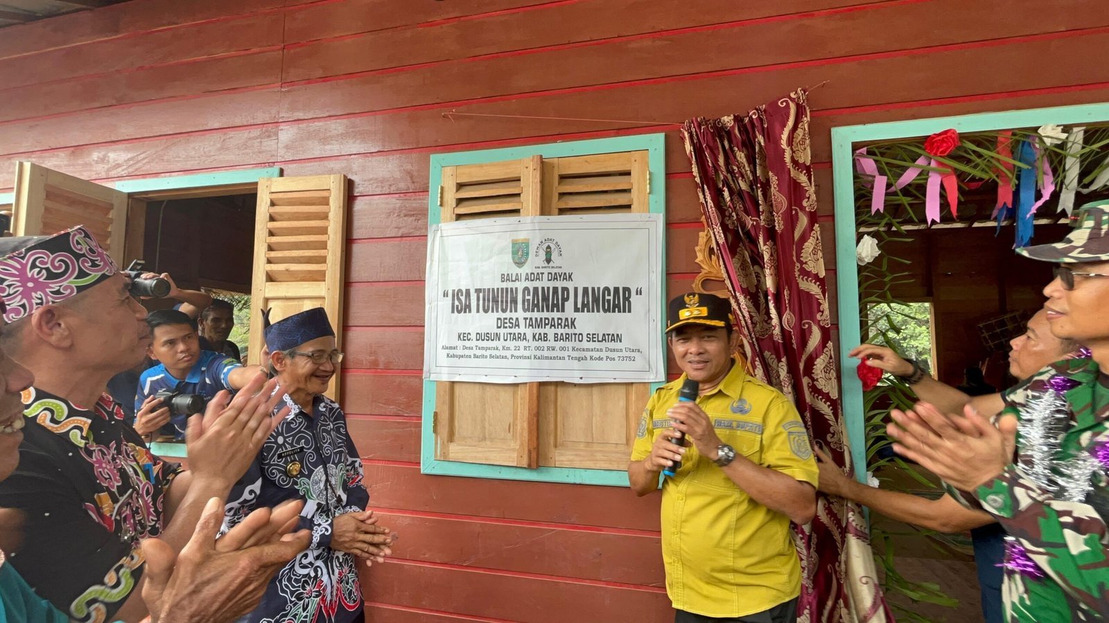 wabup-barsel-resmikan-balai-adat-isa-tunun-ganap-langar,-tekankan-pelestarian-budaya-dan-gotong-royong